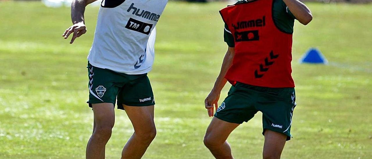 Ramón Folch y Tekio, durante un entrenamiento en el polideportivo de Altabix.