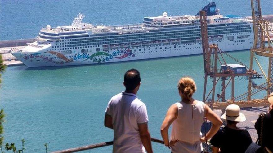 El crucero &quot;Viking Jupiter&quot; evita atracar en Barcelona tras los disturbios