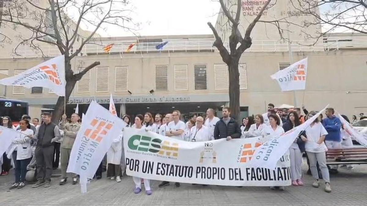 Los médicos del Hospital de Sant Joan se manifiestan: "Detrás de cada guardia hay un médico agotado"
