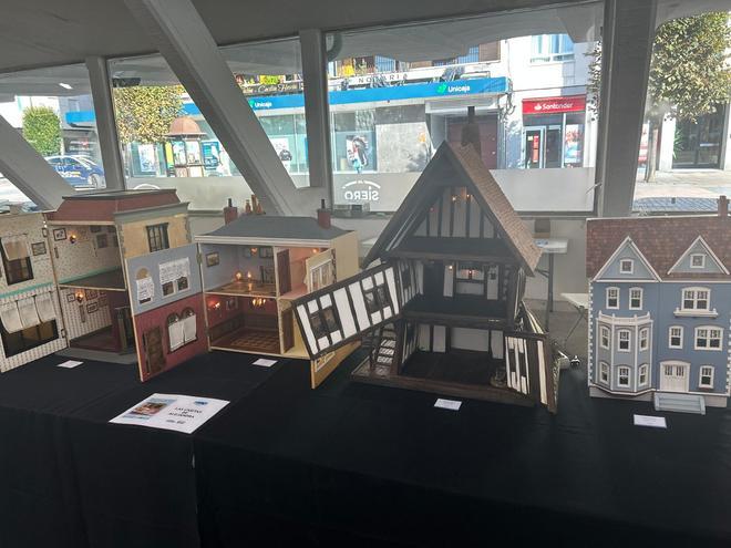 Feria de miniaturas de casas de muñecas en Pola de Siero