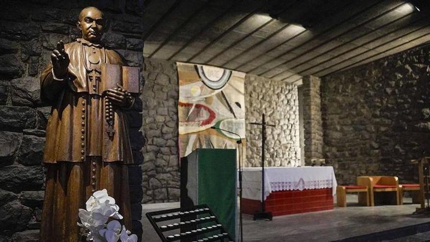 Una imatge del pare Claret a l’interior de l’església