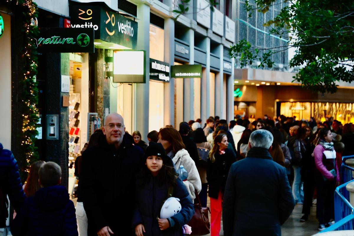 Gente en el centro de València.