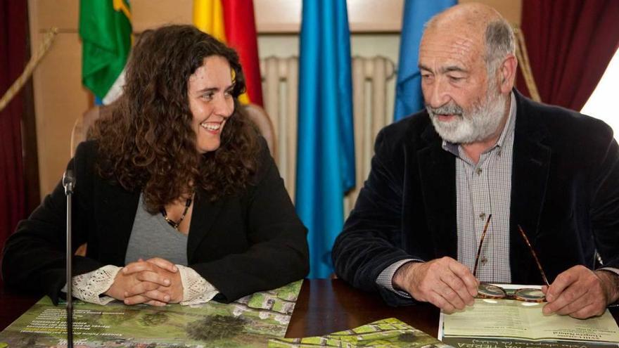 Rosario Hernández y Carlos Fernández, ayer, en la presentación.