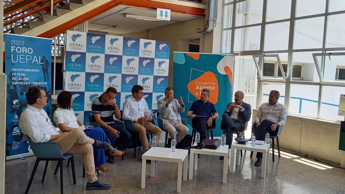 Los participantes en el foro organizado por Uepal.