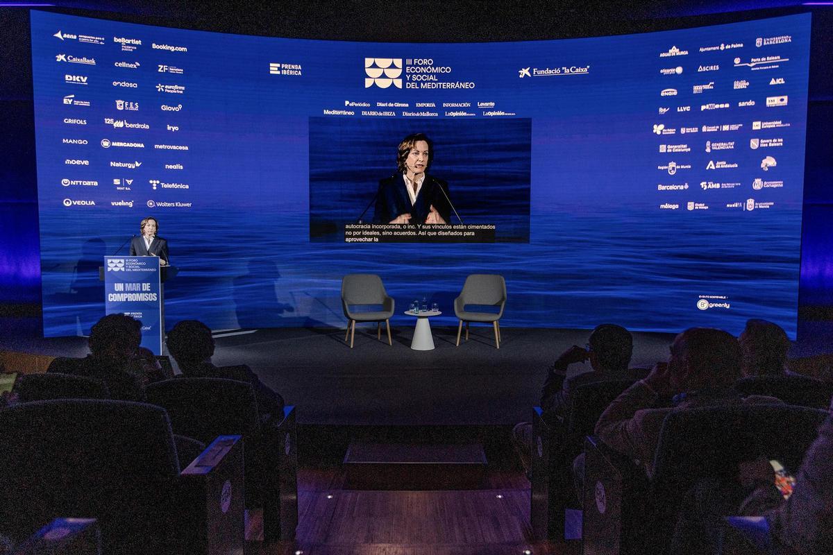 Anne Applebaum, periodista e historiadora, durante su intervención en el foro. Anne Applebaum, periodista e historiadora, durante su intervención en el foro.