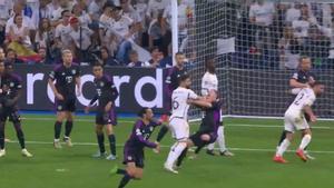 La agresión de Nacho en el gol anulado al Madrid por el VAR