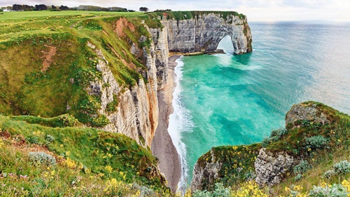 Etretat, los increíbles acantilados de la costa de Normandía  que enamoraron a los impresionistas