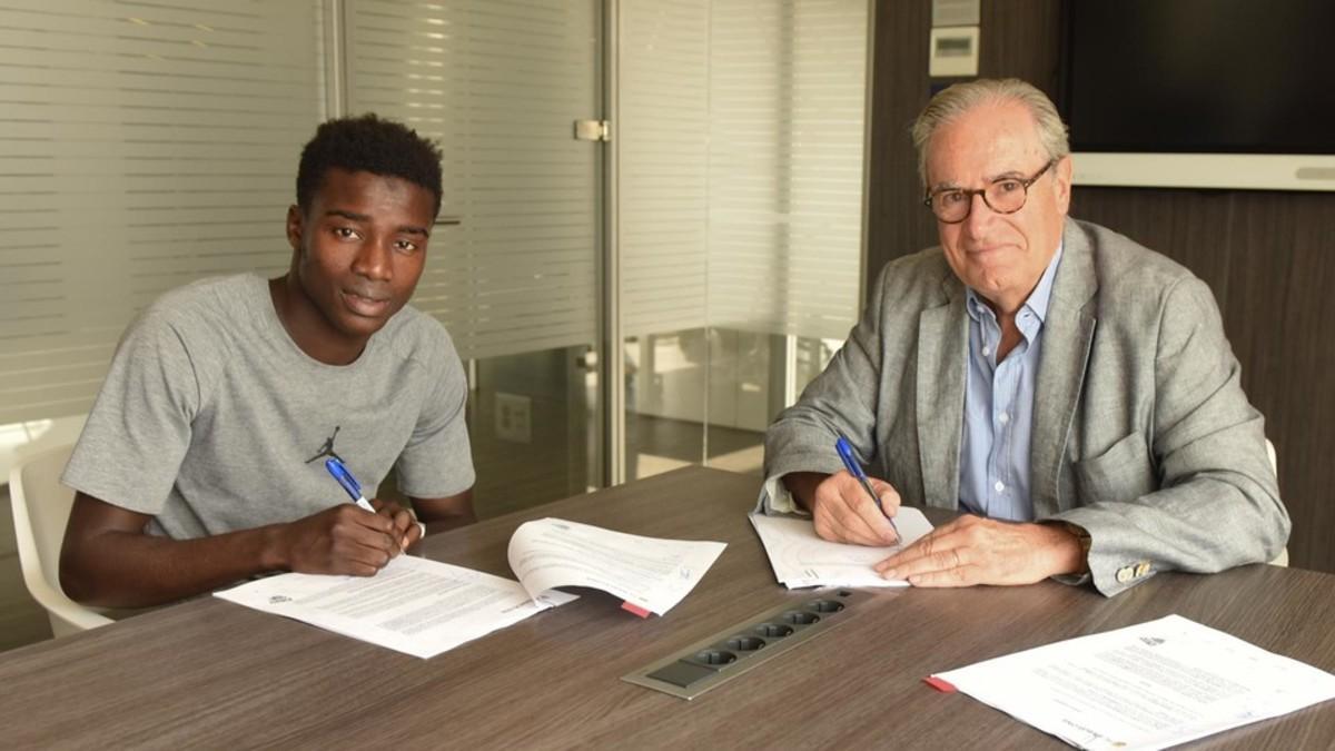 Moussa Wague firma su nuevo contrato