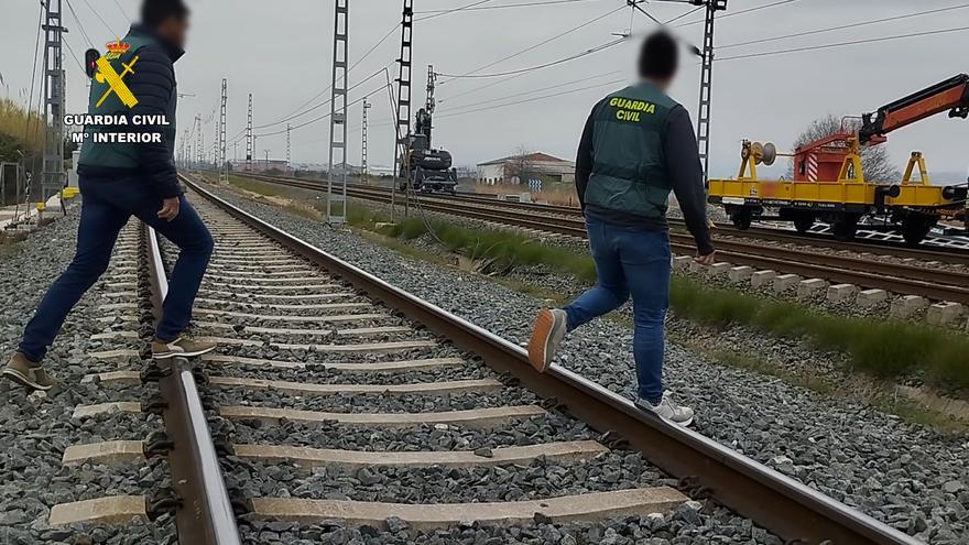 Arrestan a una banda especializada en el robo de cobre en el tramo de tren entre Xàtiva y la Encina