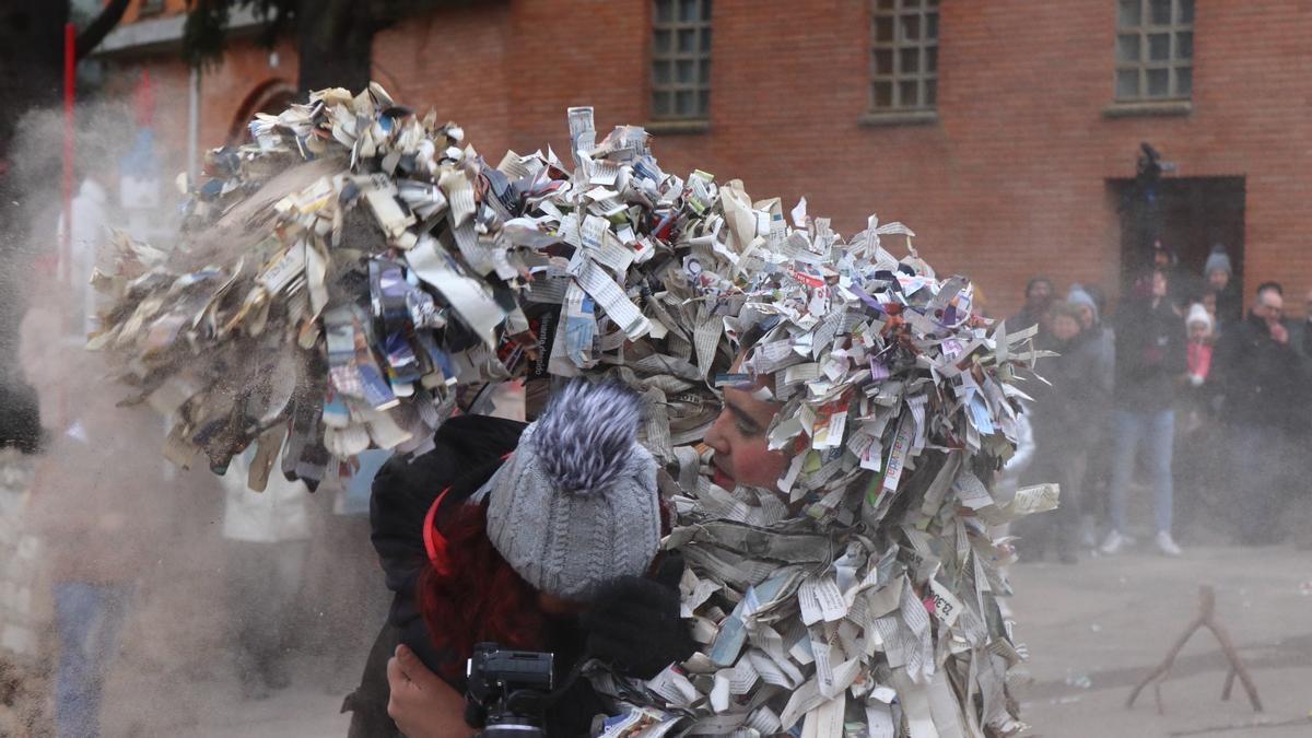 Los Carochos preparados en Riofrío de Aliste para saludar al Año Nuevo Los Carochos preparados en Riofrío de Aliste para saludar al Año Nuevo