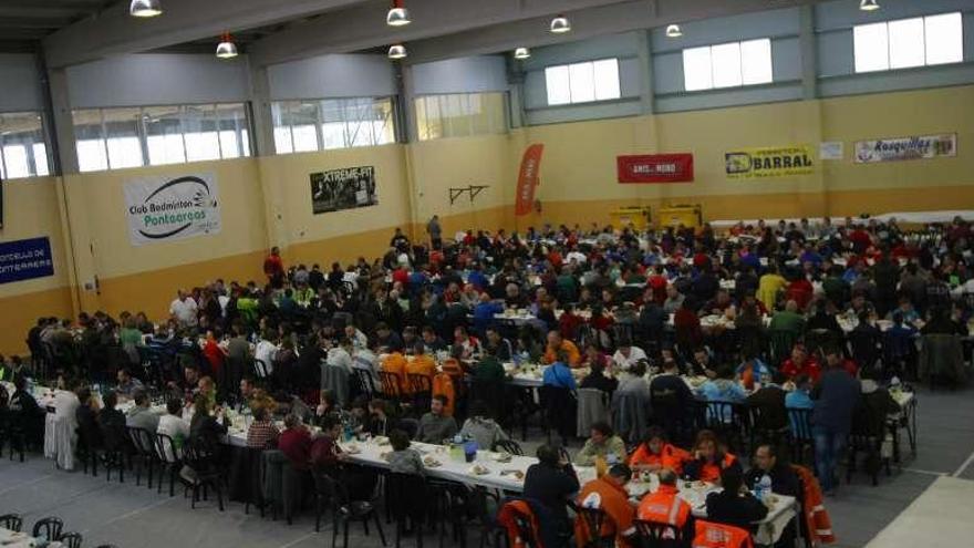 Comida en el pabellón de la XII Marcha das Rosquillas. // D.P.