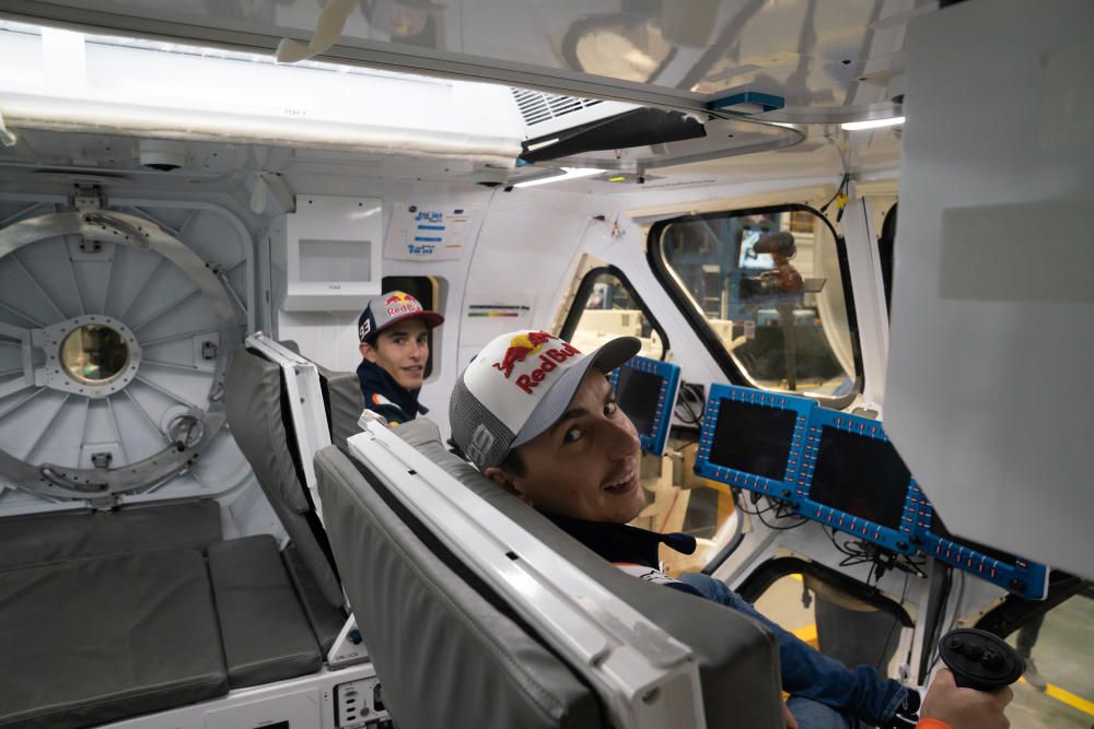 Marc Márquez y Jorge Lorenzo visitan la NASA