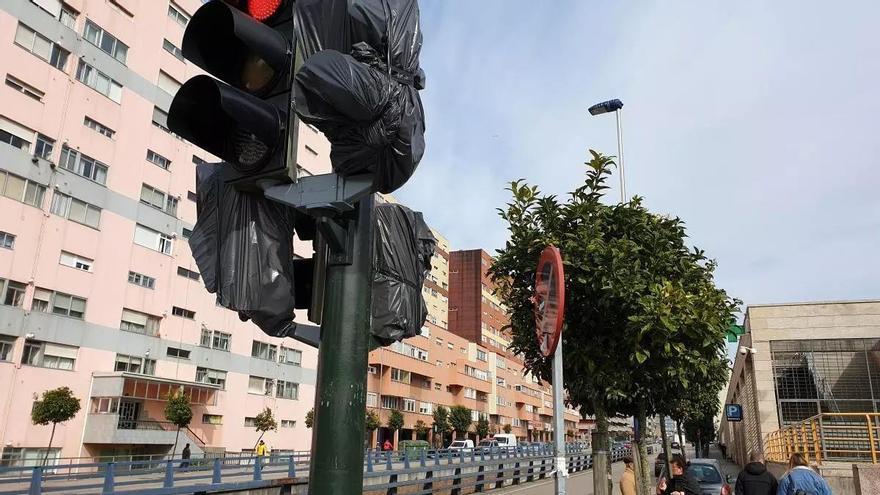 El cuarto color llega a los semáforos: este será el significado de la luz blanca