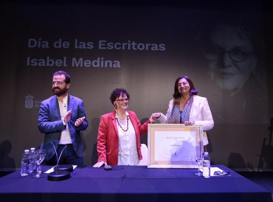 Homenaje a Isabel Medina en el Día de las Escritor