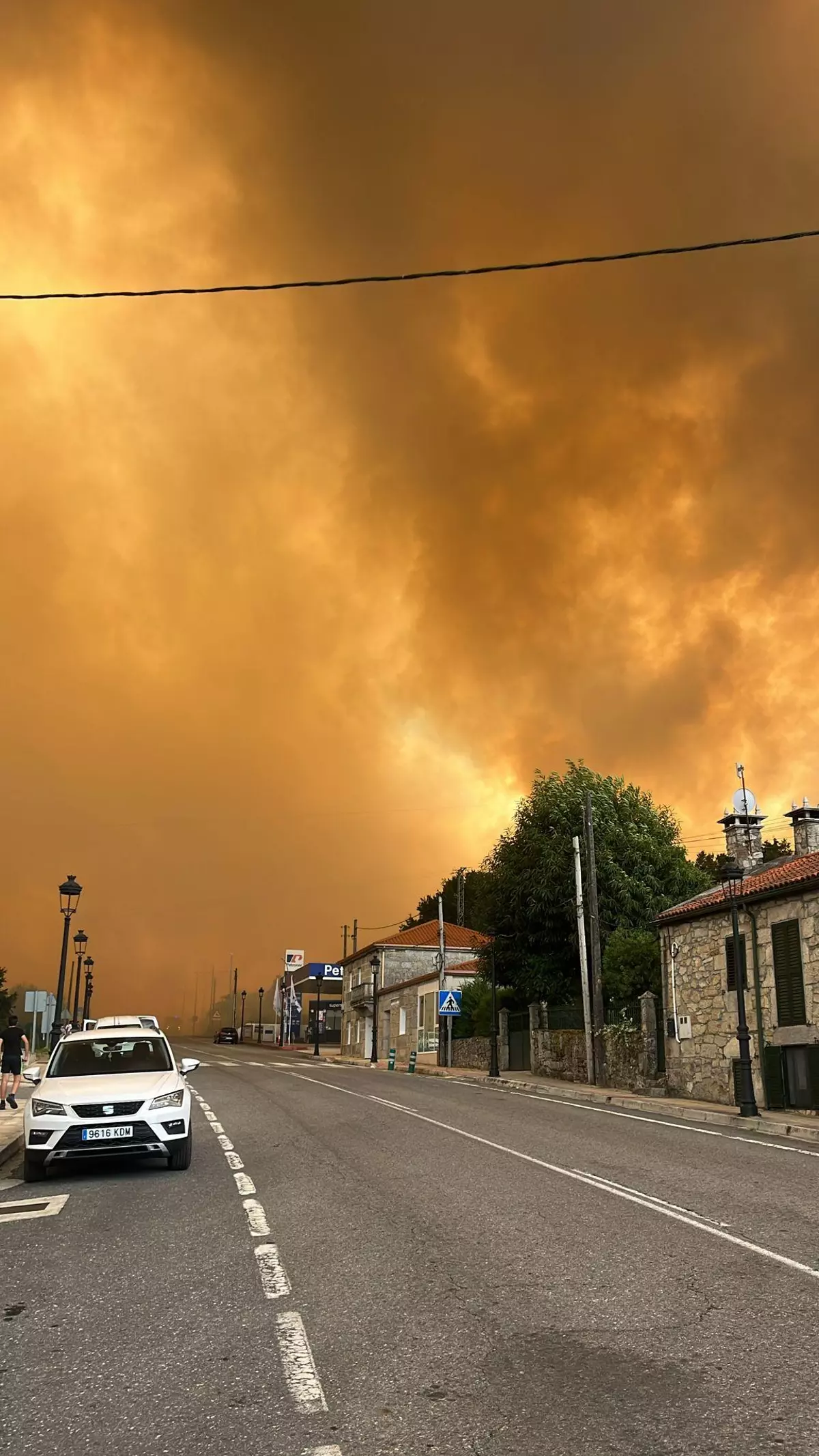 Un incendio originado en Castro de Dozón activa la situación 2 de emergencia