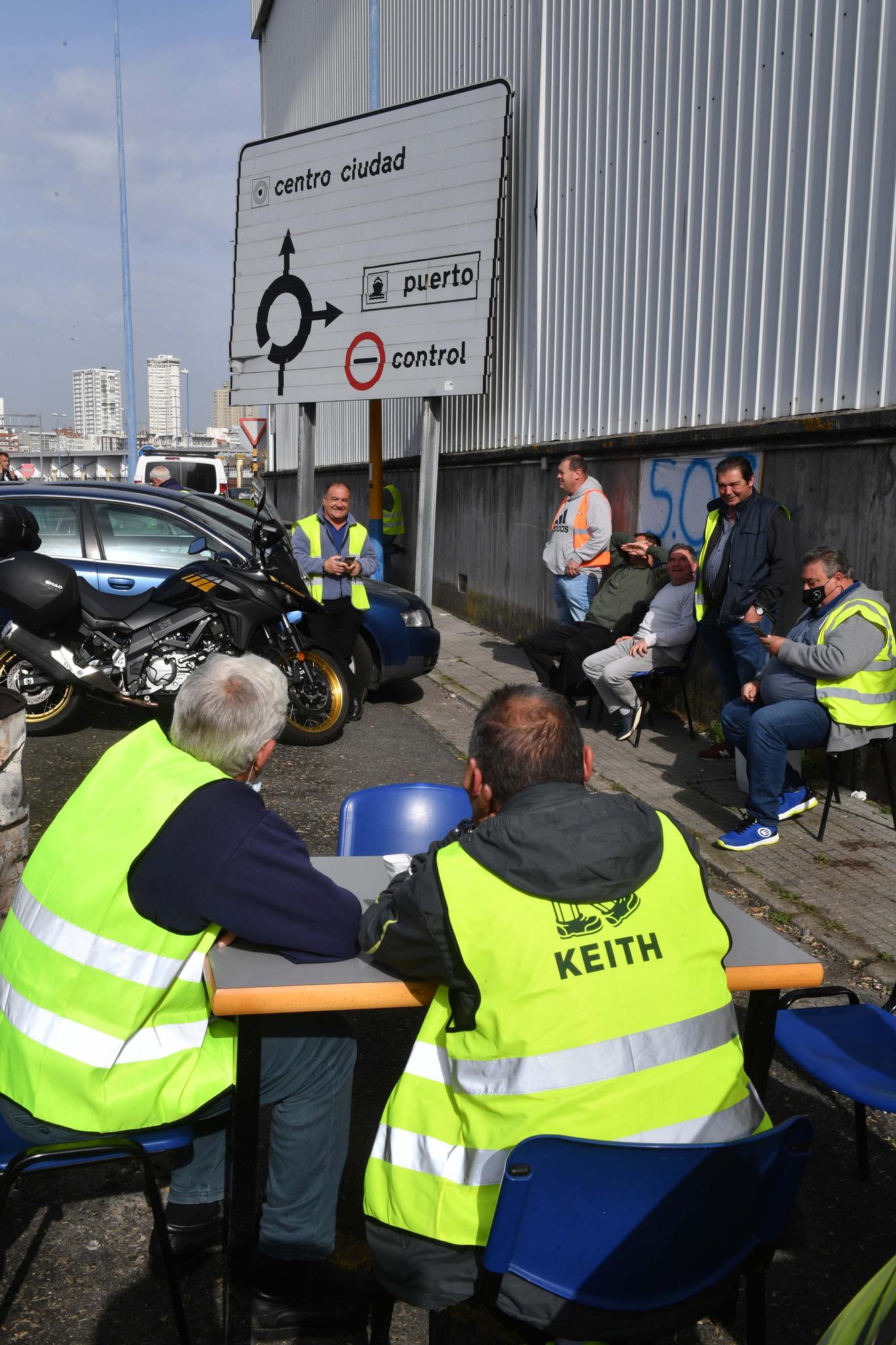 Los piquetes informativos continúan en el puerto de A Coruña