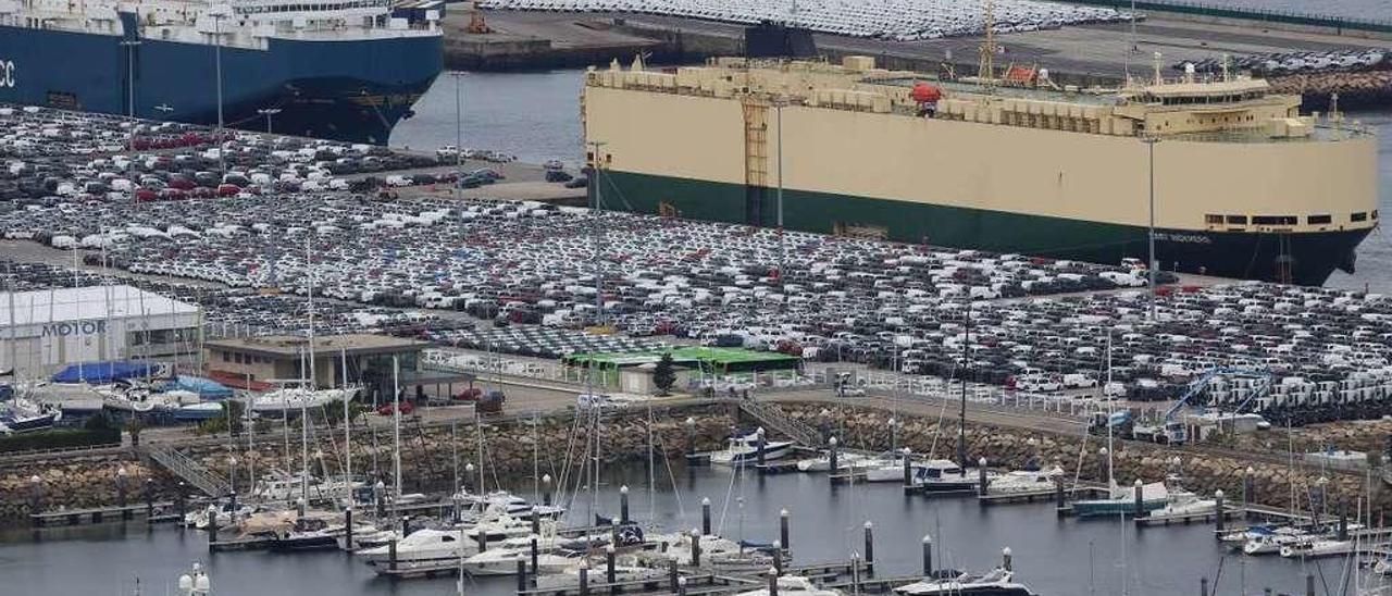 Terminal de coches en Bouzas, en el puerto de Vigo. // Ricado Grobas