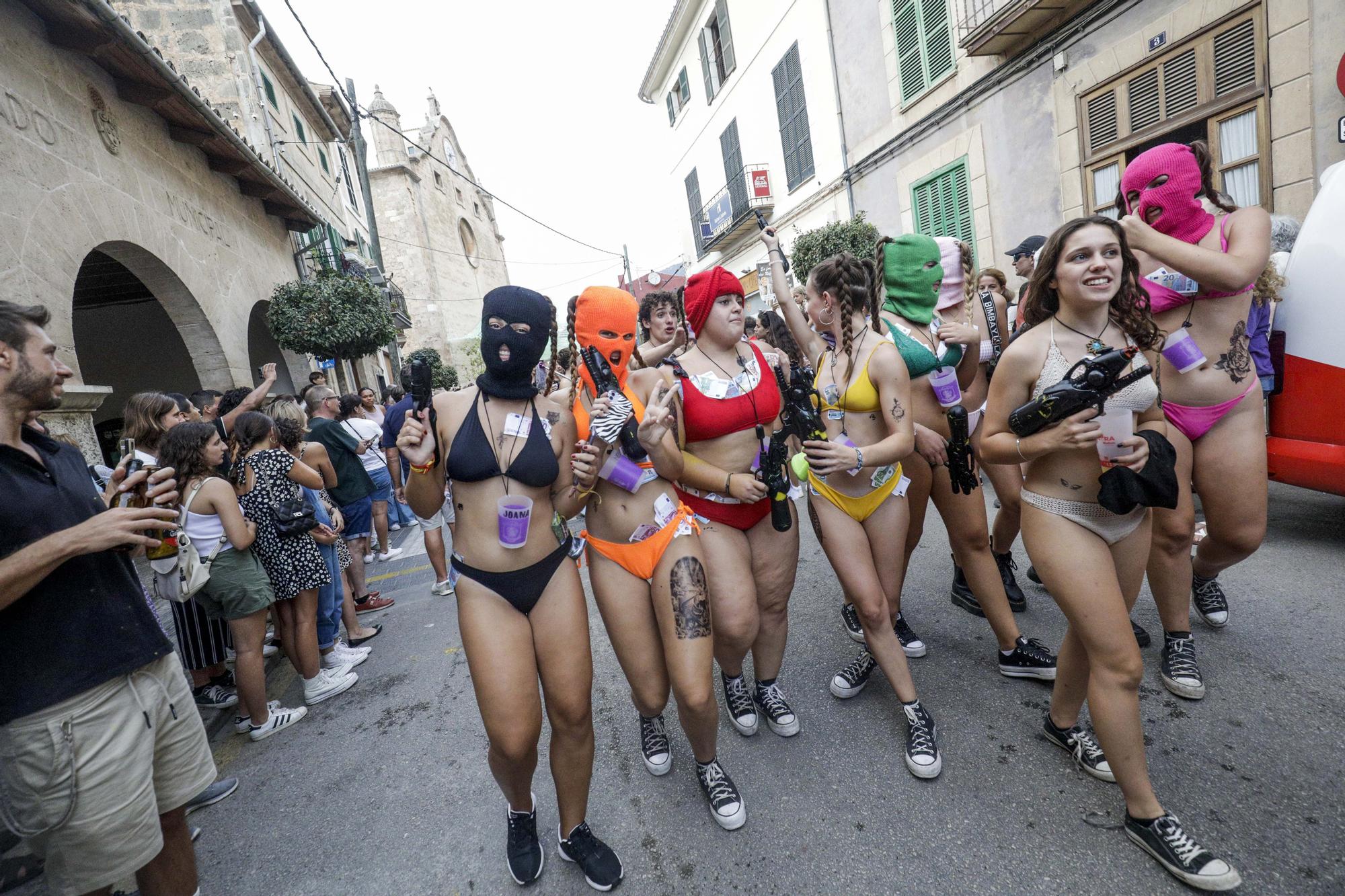 Imaginación y falta de pudor en la carrera con poca ropa de Bunyola