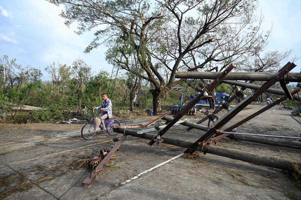 El ciclón Mocha arrasa las costas de Bangladés