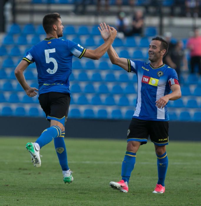 El Hércules despide al técnico argentino tras ganar por 3-2 al Peralada con mucho sufrimiento.