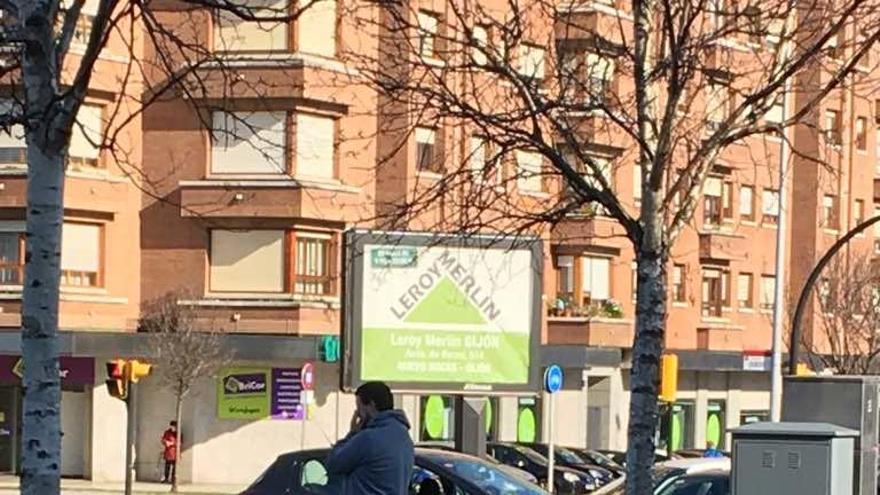 Colisión, esta mañana, en el cruce de El Corte Inglés.