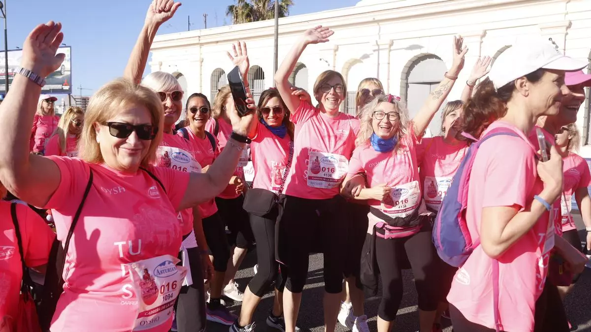 Carrera de la Mujer: Más de 8.000 mujeres inundan València de rosa y solidaridad