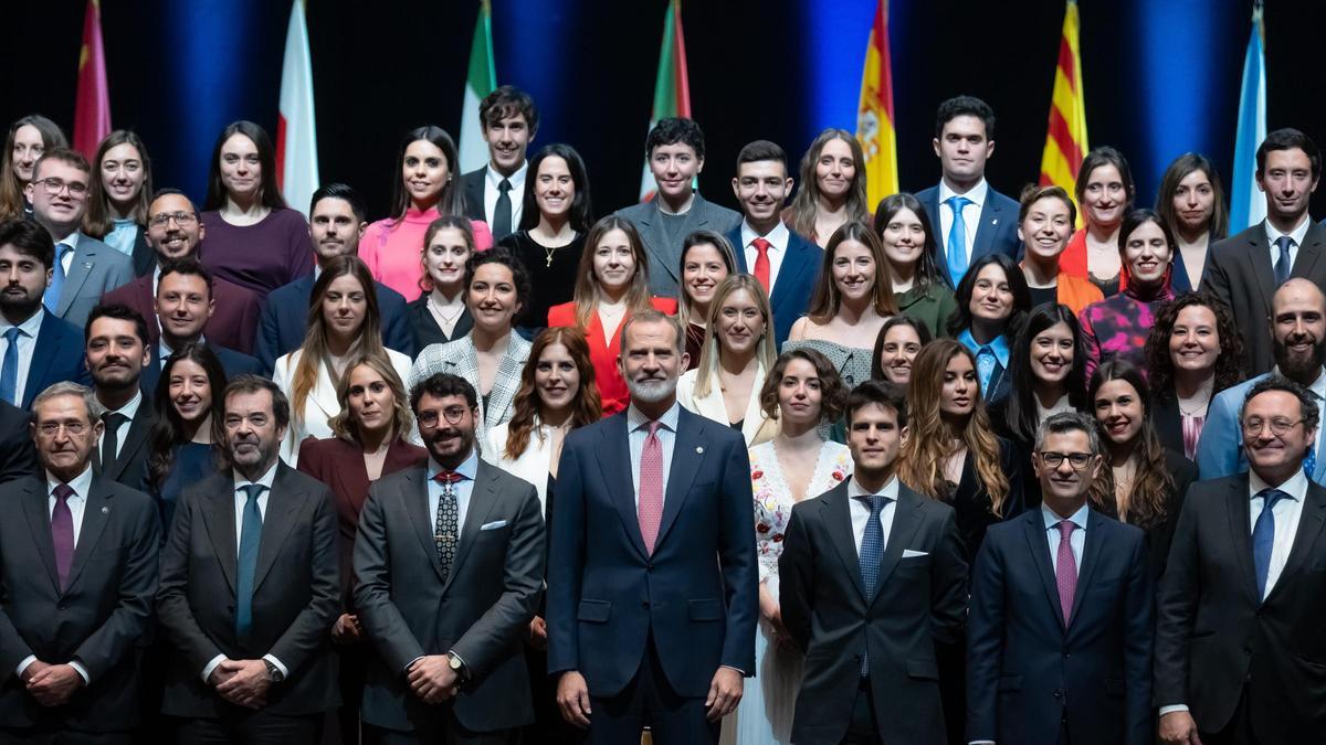 El rey, con los jueces de la última promoción judicial, en su mayoría mujeres.