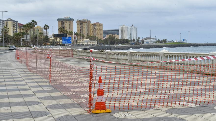 Zona vallada en el paseo de la avenida marítima frente Hospital Insular