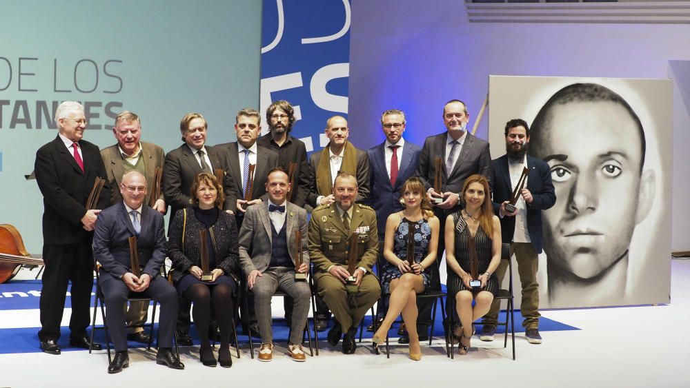 Foto de grupo de los ganadores de los premios Importantes.