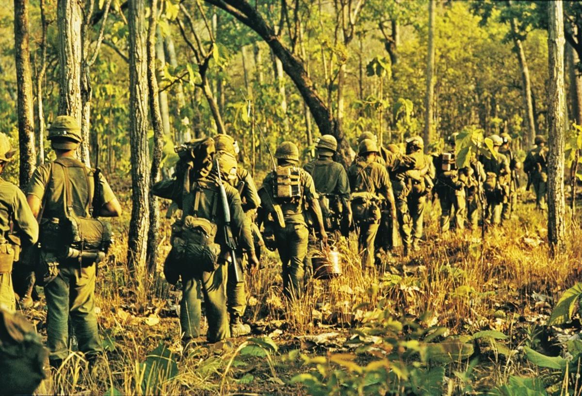 Publicó una docena de libros, incluidas dos memorias y, sobre todo, Requiem, una colección de fotografías de fotógrafos de todos los bandos que habían muerto en las diversas guerras de Indochina.