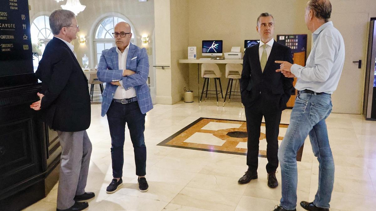 Las patronales del turismo y la hostelería en la provincia de Santa Cruz de Tenerife, Ashotel y Aero, se reúnen con los sindicatos UGT, Intersindical, USO y FSC