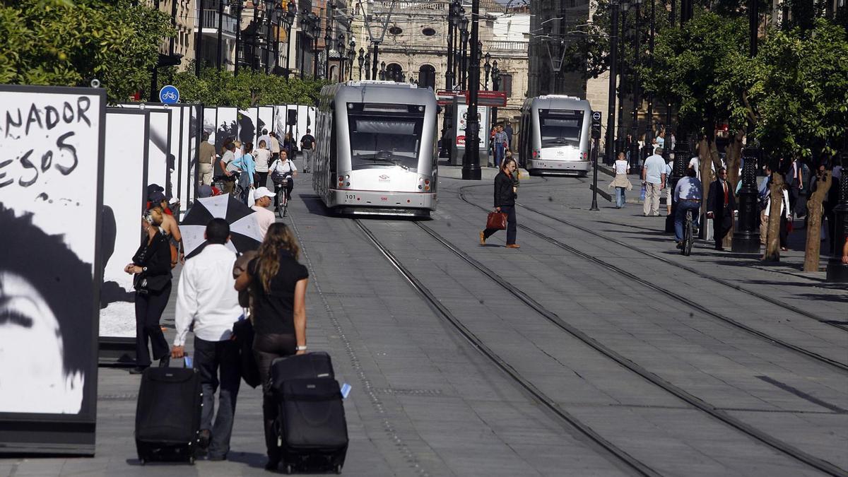 La oferta de apartamentos turísticos en Sevilla aumentó un 24 por ciento en 2017, hasta rozar los 1.700, según el INE. / Gregorio Barrera