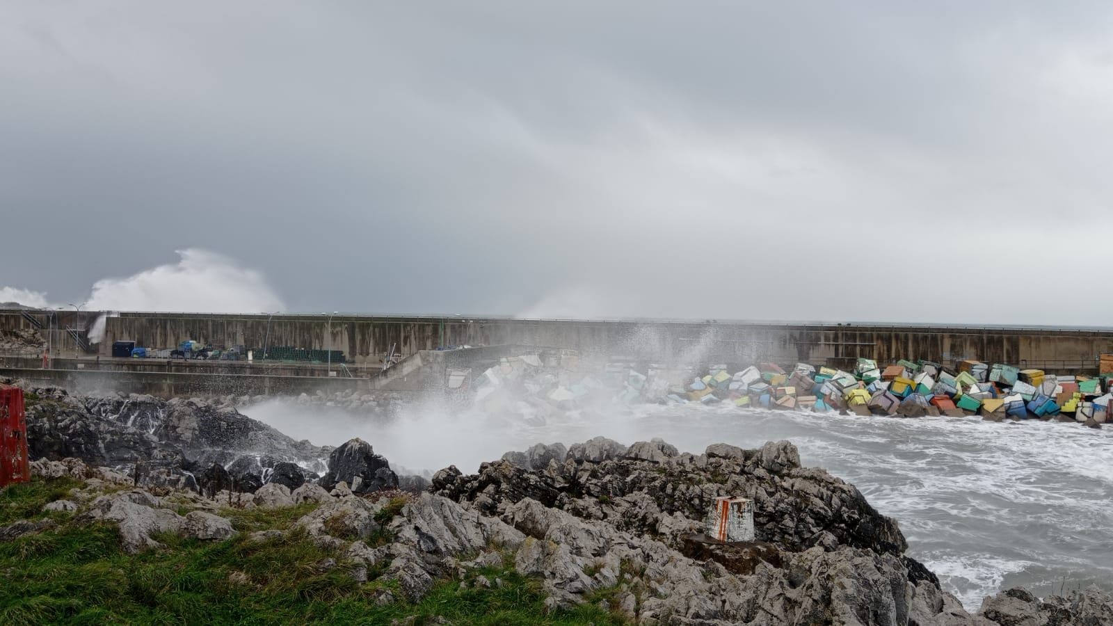 El temporal causa destrozos en Llanes