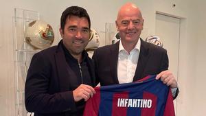 Deco, junto a Infantino en en Zúrich