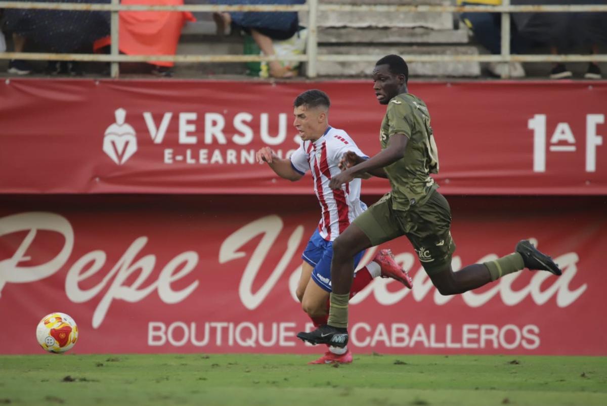 Sekou, en el partido Algeciras-Real Murcia de la primera vuelta en el Nuevo Mirador. | EUROPA SUR
