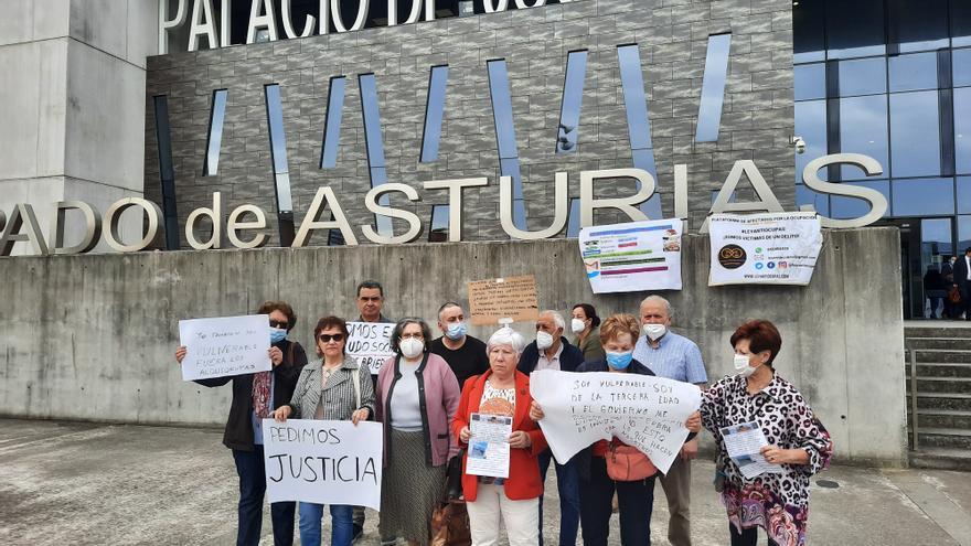 Protesta en Gijón de la Plataforma propietarios de viviendas de alquiler