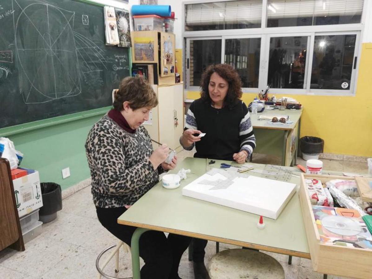 Dora, la artista ciega de Xàbia que ve el mundo con las manos