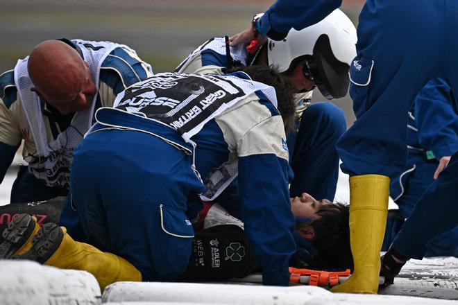 Así fue el terrible accidente de Guanyu Zhou en Silverstone, en imágenes