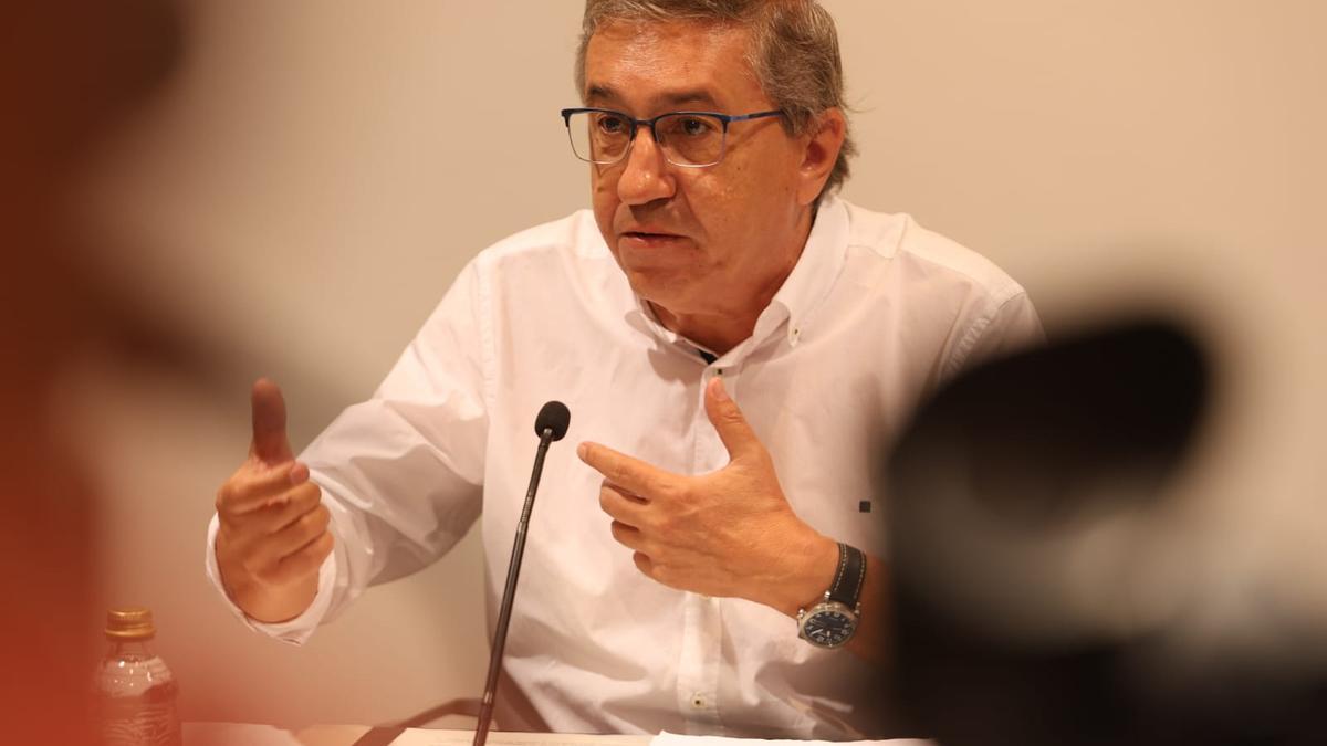 El conseller d’Educació, José Antonio Rovira