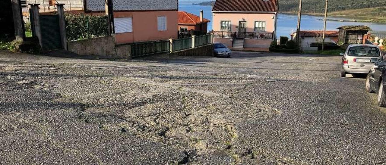 Aspecto que presenta una de las vías para las que solicita una actuación urgente. // FdV