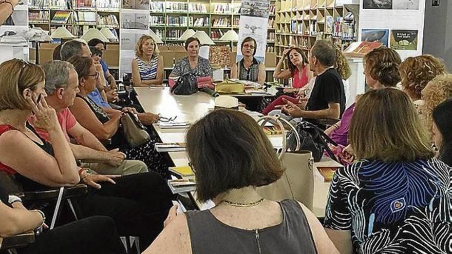 El Club de lectura de adultos cuenta con 32 participantes.