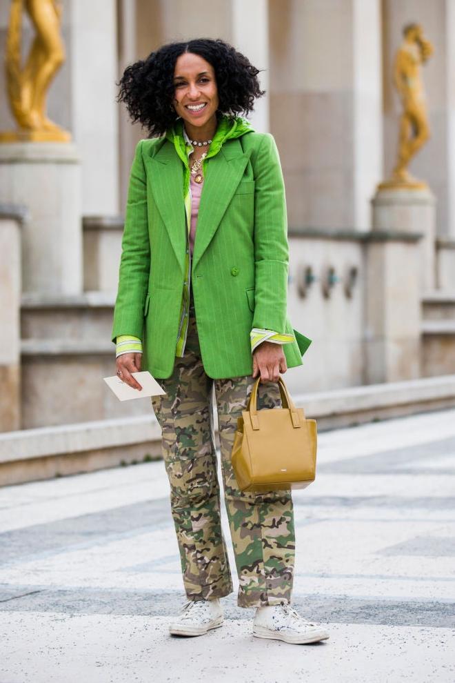 Street Style : Paris Fashion Week Womenswear look militar