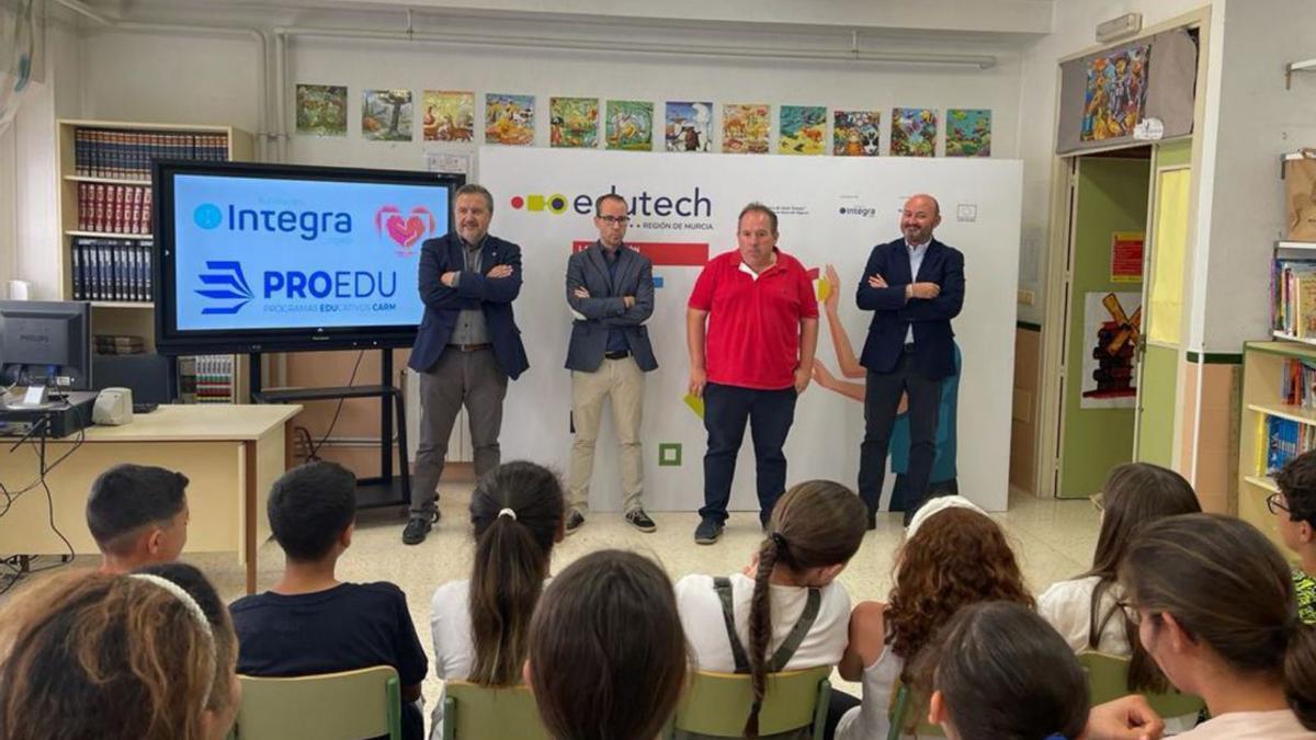 Dos momentos de la presentación la pasada semana de EDUTERCH RM que contará con 17 zonas de talleres.