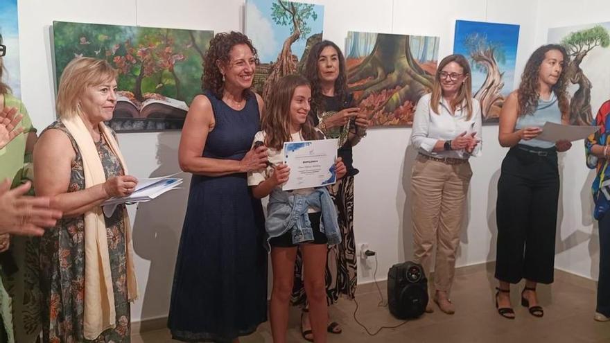 Arte bien enraizado en Xàbia: la Escola de Pintura Mediterrània cierra el curso con una preciosa exposición inspirada en los árboles