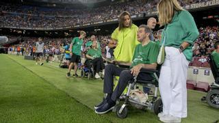 Unzué estremece al Camp Nou con un poderoso mensaje de solidaridad