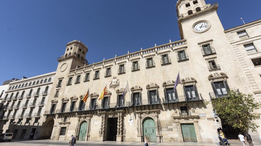 El Ayuntamiento de Alicante aprueba ofertar 137 plazas de empleo público