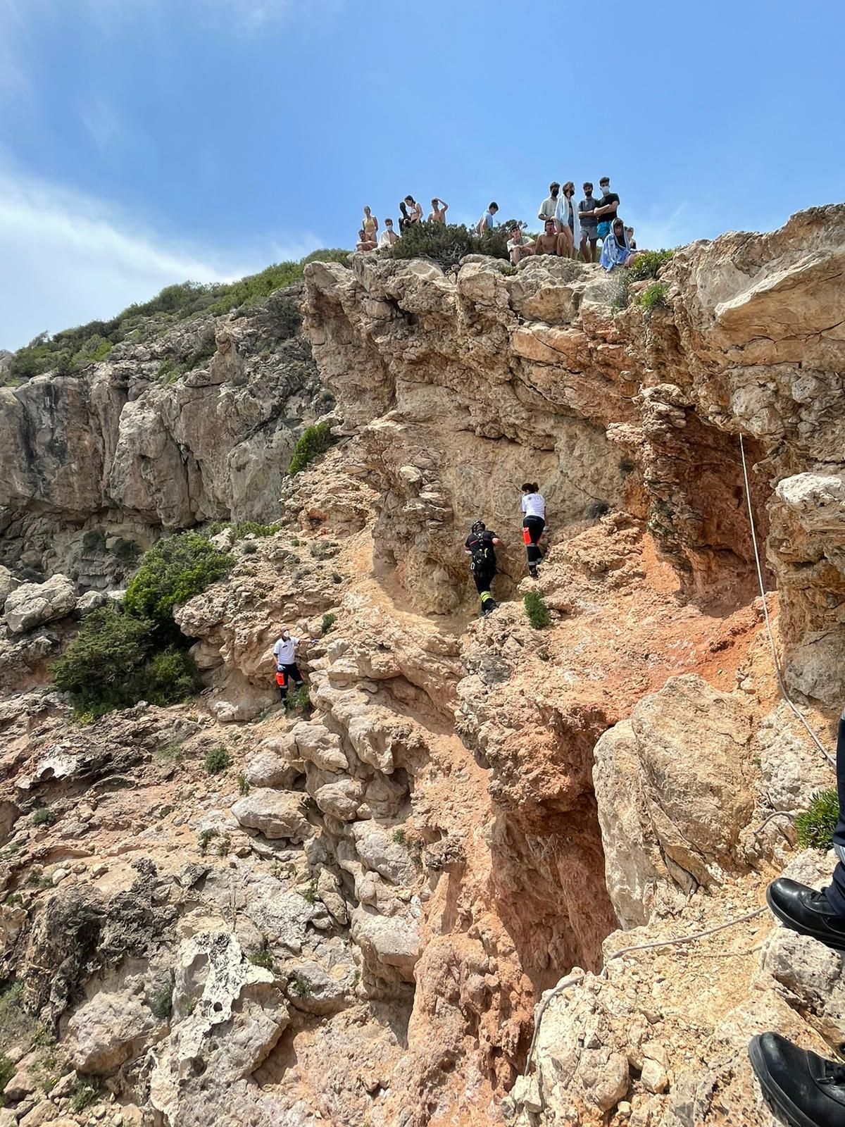 Rescate del joven precipitado en una zona rocosa