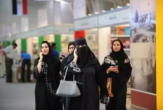 Expulsado un saudí de un avión por negarse a viajar con mujeres solas