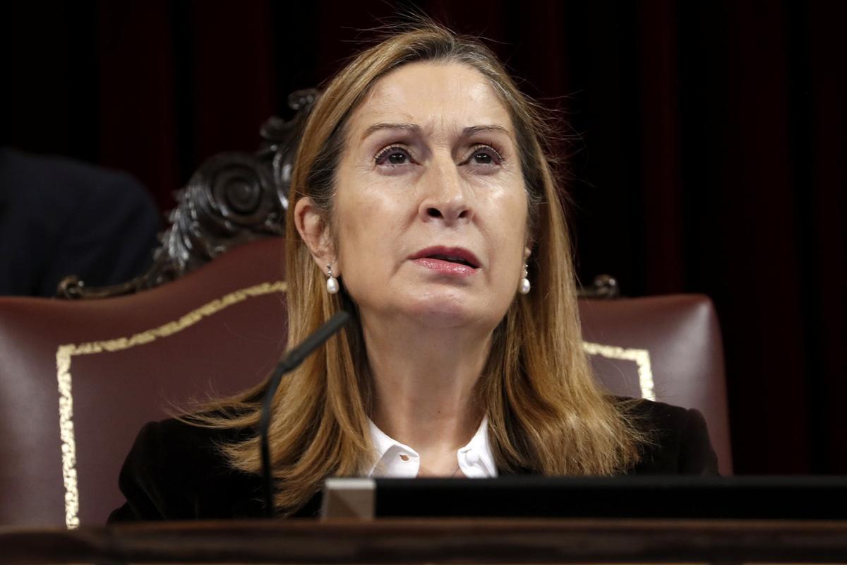 GRA363. MADRID, 29/11/2016.- La presidenta del Congreso, Ana Pastor, esta tarde en el pleno de la Cámara baja. EFE/Sergio Barrenechea