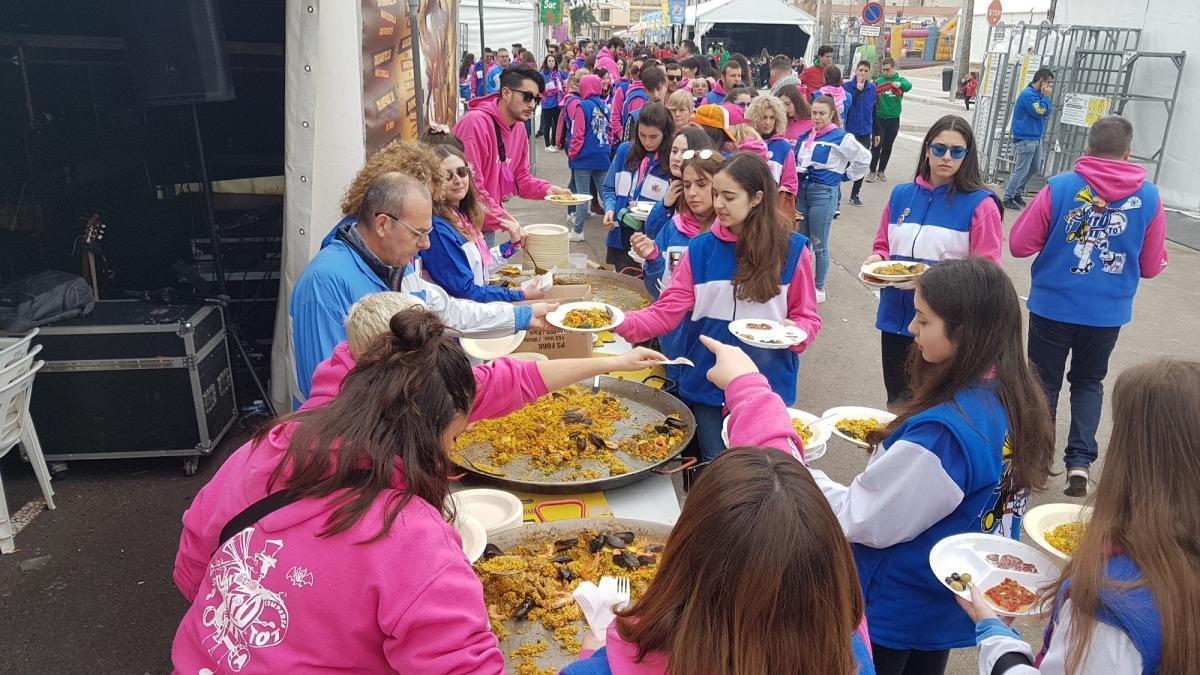 Las paellas carnavaleras reúnen a unas 4.000 personas en Vinaròs
